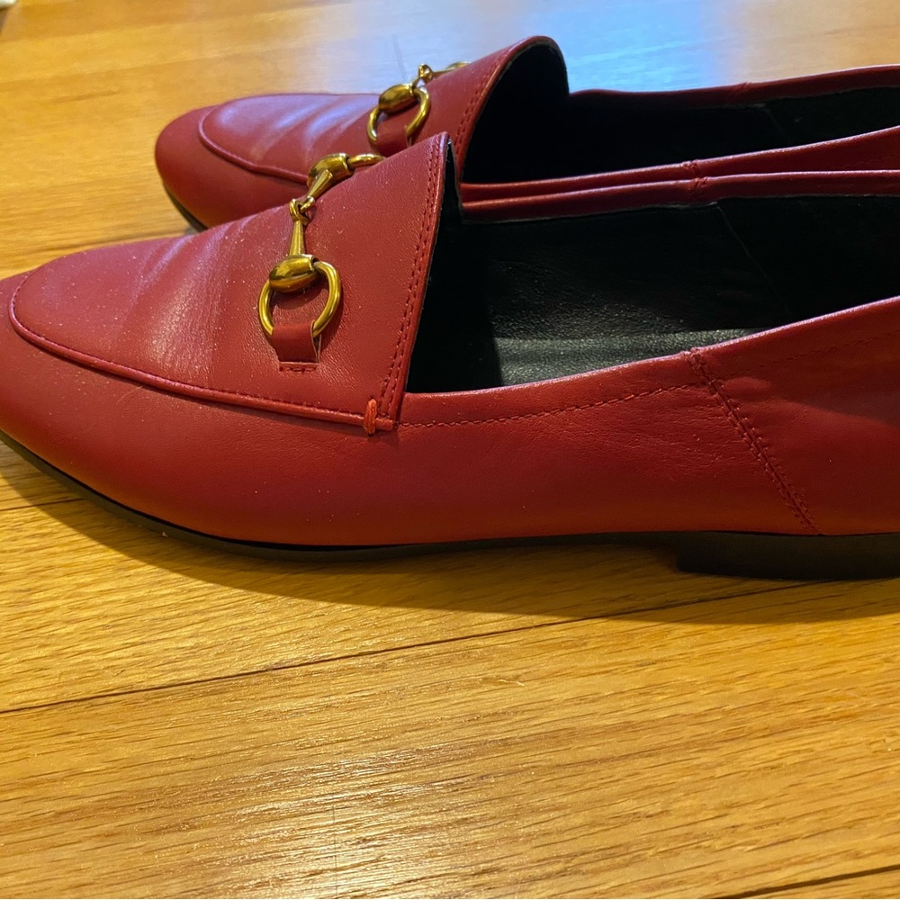 Gucci Red Leather Loafers with Gold Detailing - Picture 3 of 4
